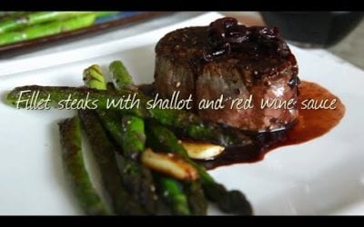 Fillet steaks with shallot and red wine sauce